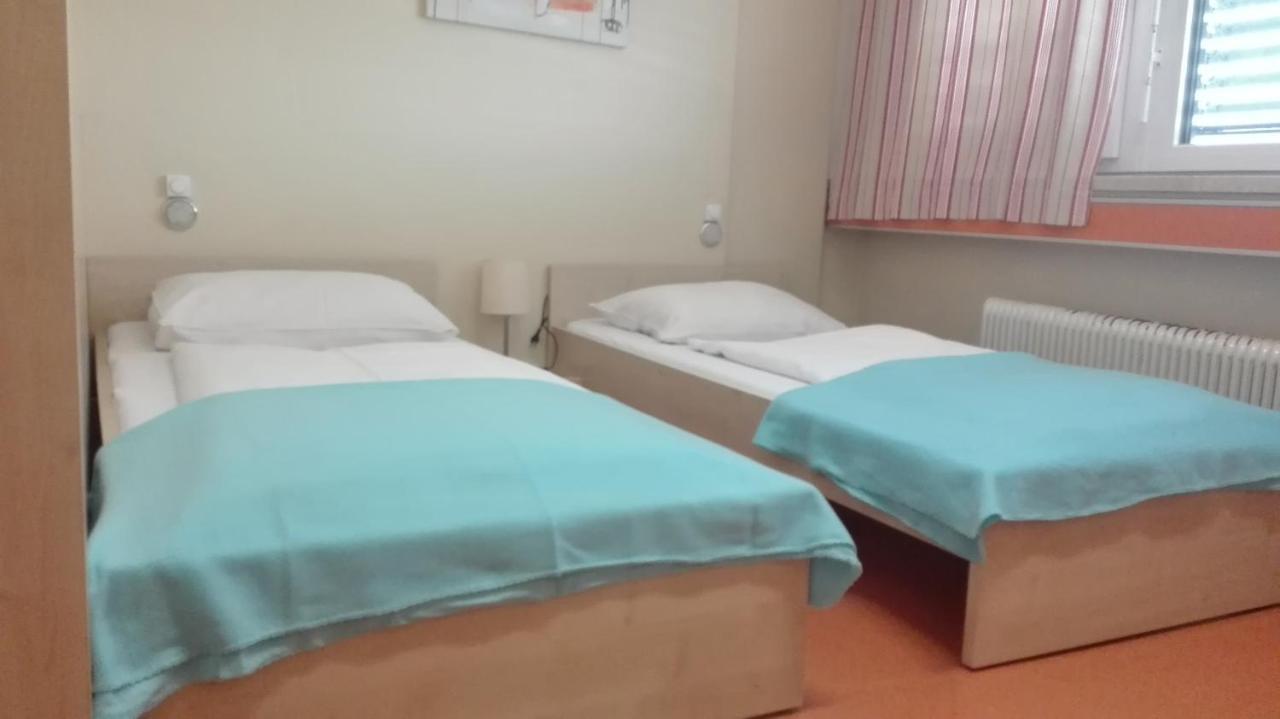 Jugendherberge St.Polten Sankt Poelten Kamer foto
